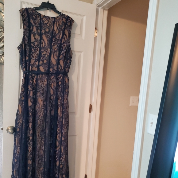 Navy and tan lace maxi dress - Picture 5 of 5